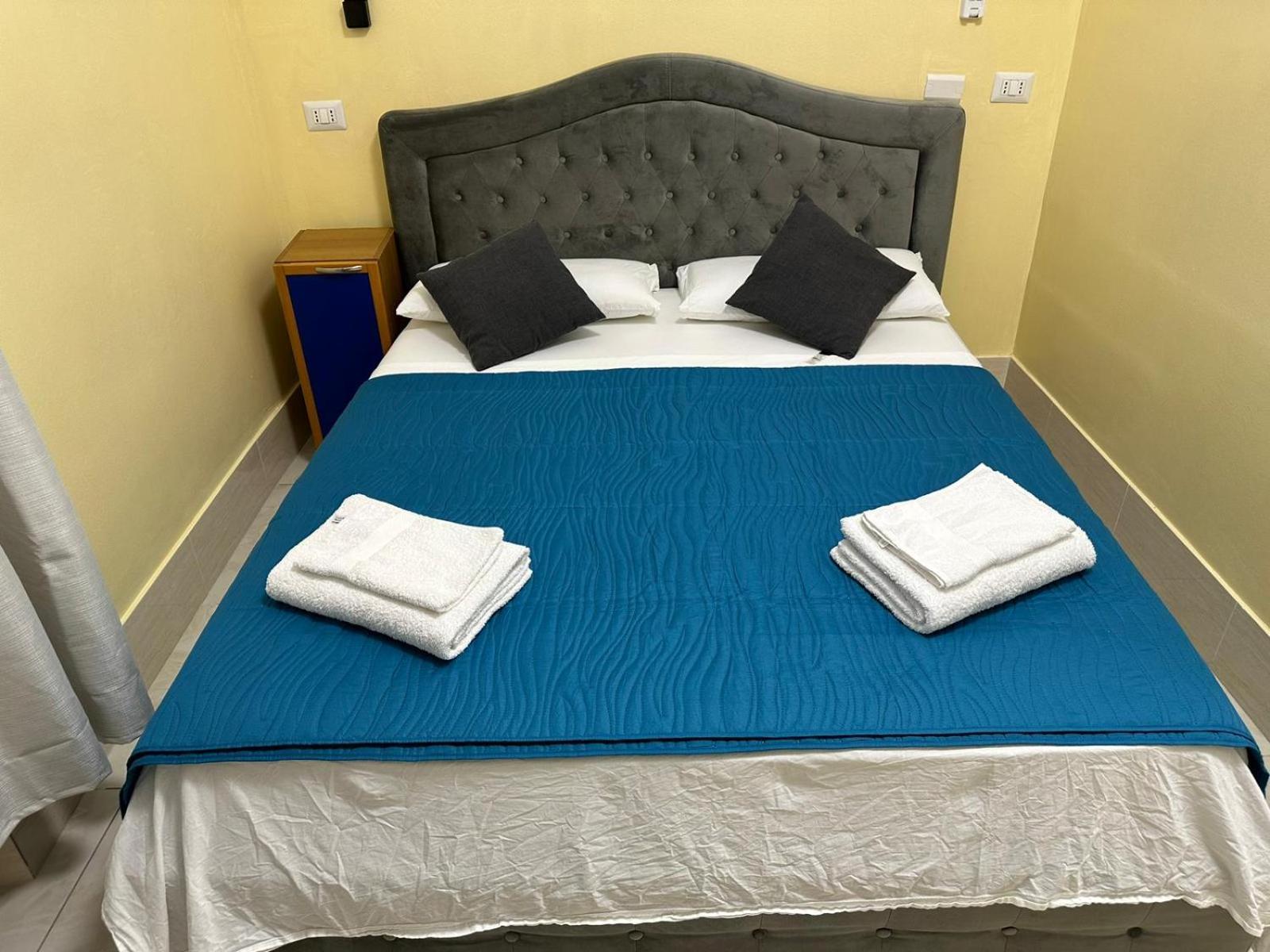 Bed and Breakfast Turati Termini Рим Екстер'єр фото